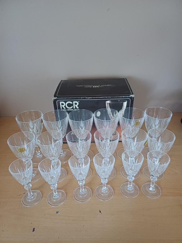 24 verres en cristal, Maison & Meubles, Cuisine | Vaisselle, Comme neuf, Enlèvement