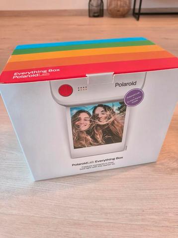 Polaroid everything box; toestel en 2 polaroid pakketten  beschikbaar voor biedingen