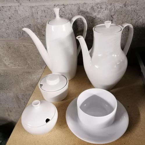 VINTAGE KOFFIEKAN (2) + suikerpotjes (2) + sauskom, Antiek en Kunst, Antiek | Servies los, Ophalen