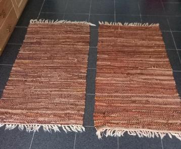 natuur lederen vloerkleden  afmetingen zijn 140x70cm   beschikbaar voor biedingen