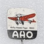 SP0567 Speldje A.H.O. Kitty Hawk Flyer 1903, Collections, Broches, Pins & Badges, Utilisé, Enlèvement ou Envoi