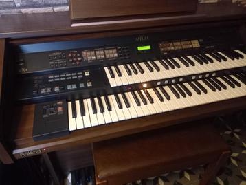 Roland AT 30 R orgel  beschikbaar voor biedingen