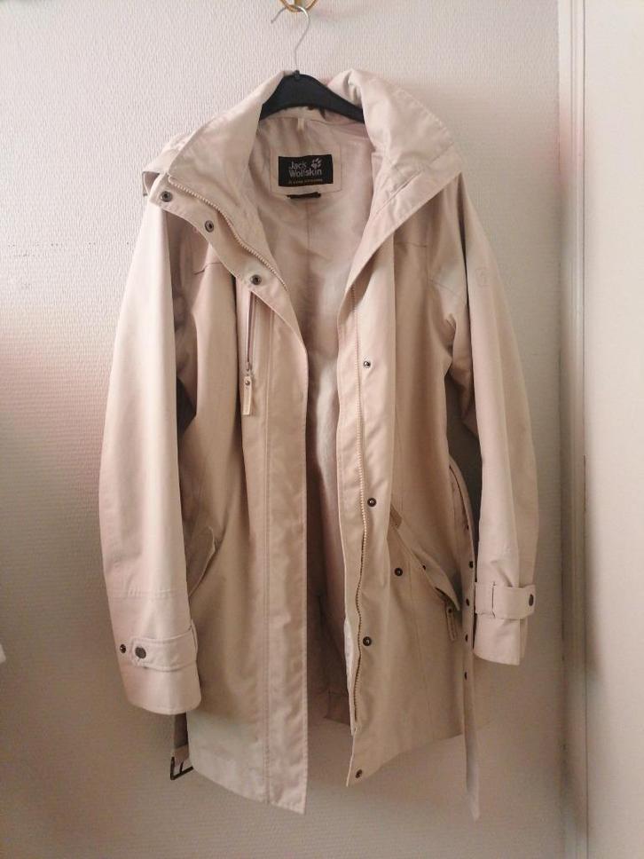 Regen jas met kap en gesp, Kleding | Dames, Jassen | Zomer, Zo goed als nieuw, Maat 42/44 (L), Roze, Ophalen of Verzenden