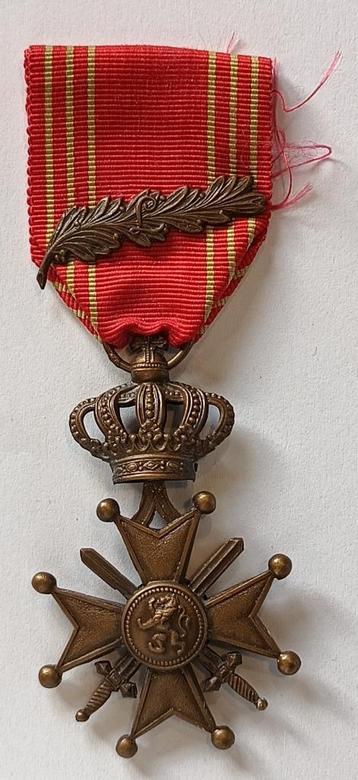 medaille oorlogskruis 1940-1945 met palm  beschikbaar voor biedingen
