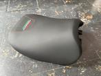 Verhoogd en Verwarmd Multistrada V4 zadel, Ophalen