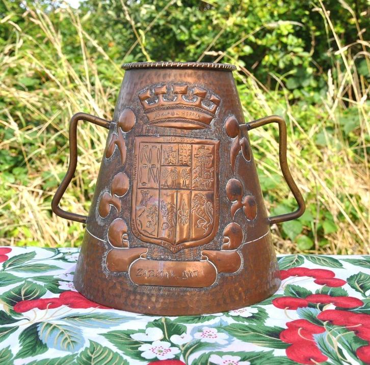 cruche a lait cuivre martelé basque signé R.boisan, Antiquités & Art, Antiquités | Bronze & Cuivre, Cuivre, Enlèvement ou Envoi