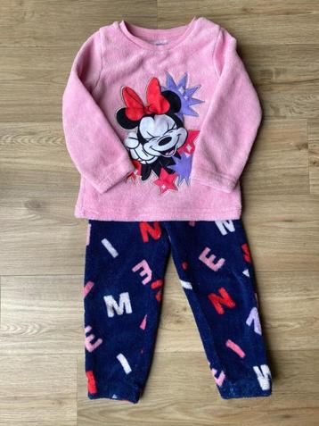 Minnie pyama set maat  98-104  beschikbaar voor biedingen