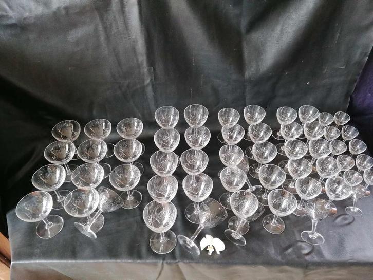 VAL SAINT LAMBERT- „OUCHY” gegraveerd kristallen servies, Antiek en Kunst, Antiek | Glaswerk en Kristal, Ophalen of Verzenden