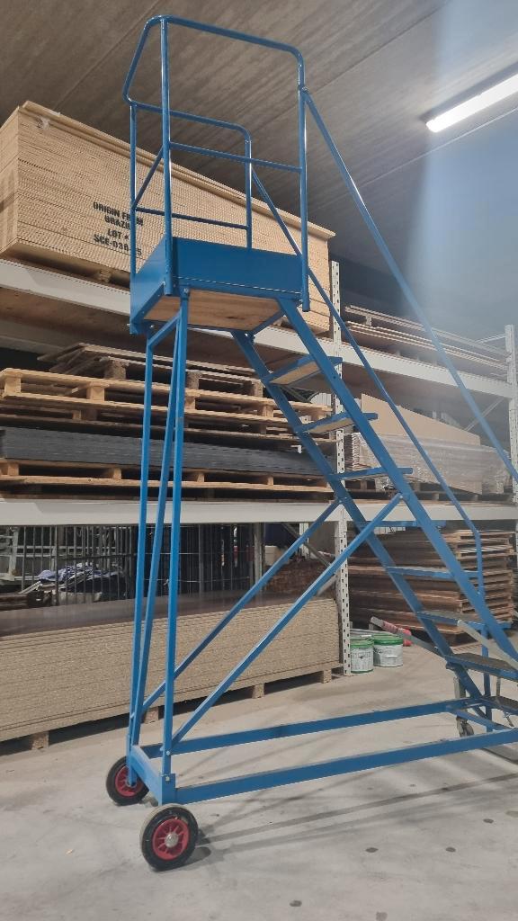 magazijntrap, Doe-het-zelf en Bouw, Ladders en Trappen, Zo goed als nieuw, Trap, 2 tot 4 meter, Ophalen of Verzenden