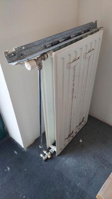 Kleine radiator 80cm hoog, 45cm breed, 10cm dik beschikbaar voor biedingen