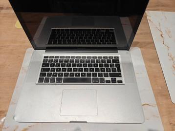 MacBook pro voor opmaak of onderdelen beschikbaar voor biedingen
