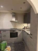 Moderne betongrijze hoekkeuken met apparatuur GEDEMONTEERD