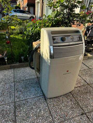 Mobiele airco in werkende stat  beschikbaar voor biedingen