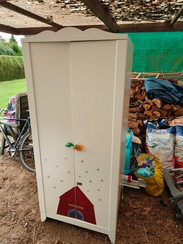 Kledingkast kinderen beschikbaar voor biedingen