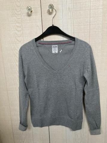 Pull gris à col en V Tommy Hilfiger taille XS