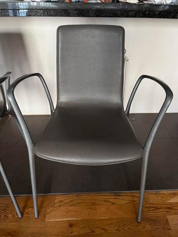 Gorka stoelen van Jorge Pensi by Akaba. 4 beschikbaar
