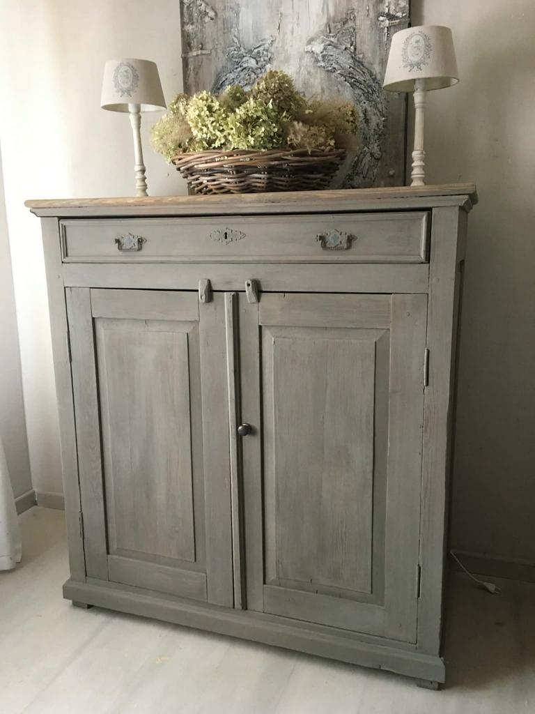 Landelijke kast met mooi houten blad, Ophalen