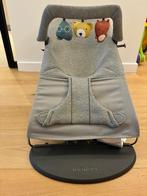 BabyBjörn Transat gris clair avec arche de jeu, Enfants & Bébés, Autres marques, Avec ceinture(s), Comme neuf, Enlèvement