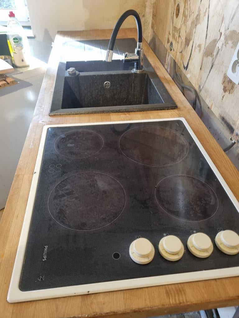 Plan de travail bois massif avec évier,taque ,robinet., 4 zones de cuisson, Enlèvement, Utilisé, À Poser