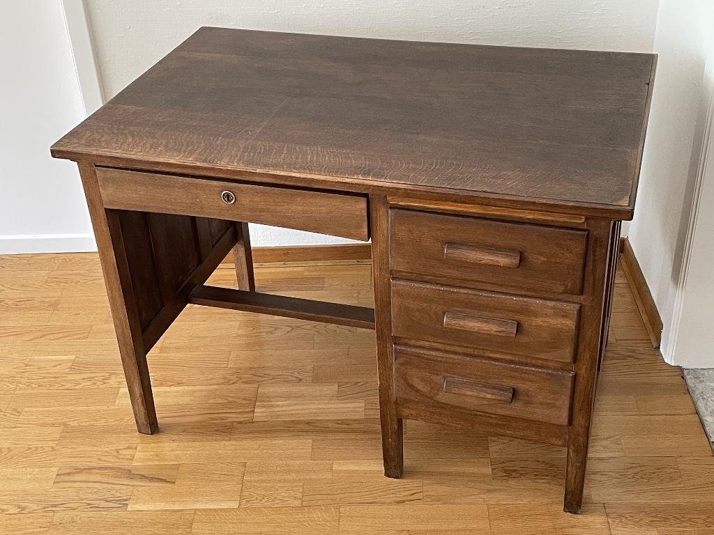 Massief houten bureau uit de jaren 50, Huis en Inrichting, Bureaus, Ophalen, Gebruikt, Hout, Overige merken