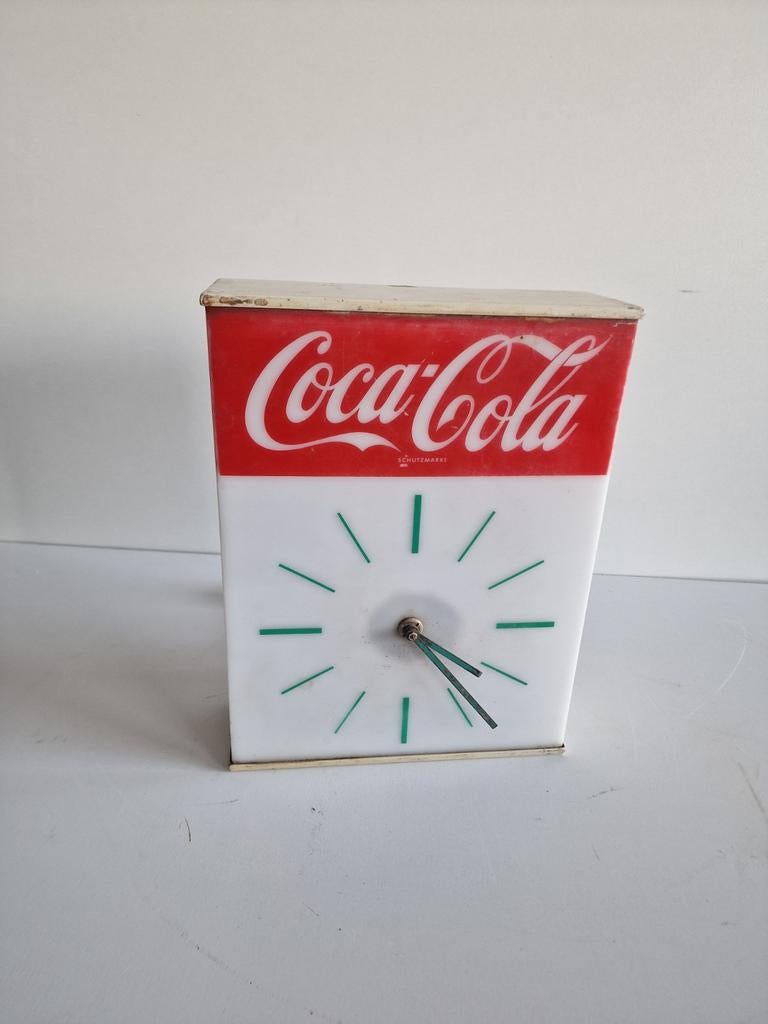 Coca-Cola klok, Ophalen