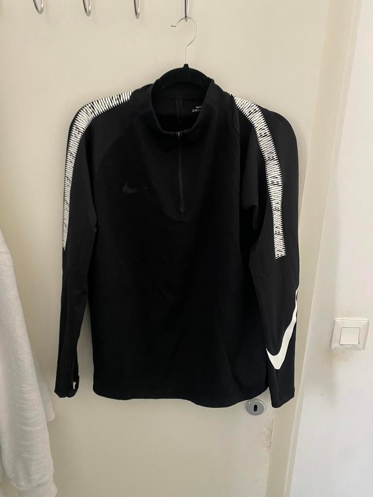Nike dri fit, Vêtements | Hommes, Vêtements de sport, Enlèvement, Comme neuf