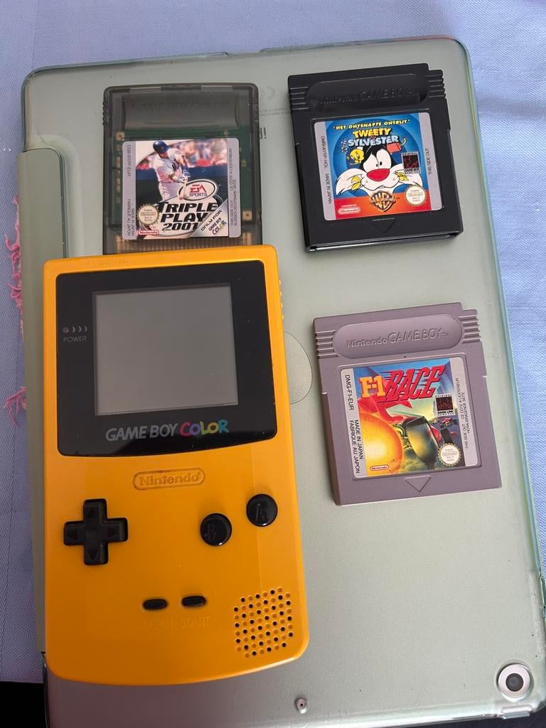 Game boy color met spelletjes, Games en Spelcomputers, Ophalen of Verzenden, Zo goed als nieuw, Game Boy Color