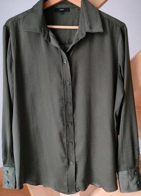 Mooie zijdeachtige blouse. Sora. Large. Los model. Khaki, Kleding | Dames, Blouses en Tunieken, Ophalen of Verzenden, Zo goed als nieuw