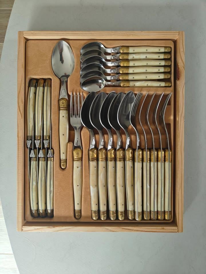 Coffret ménagère 24 couverts Laguiole, Enlèvement, Neuf, Ensemble de couverts