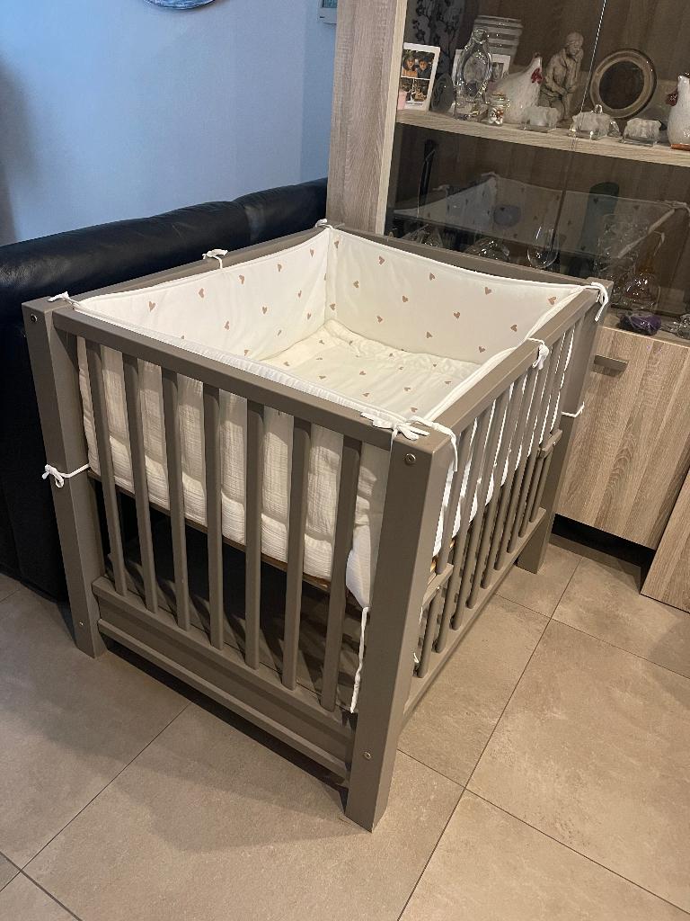 PARK babybruine kleur in uitstekende staat, Kinderen en Baby's, Babyparken, Ophalen, Zo goed als nieuw, Rechthoekig, In hoogte verstelbaar