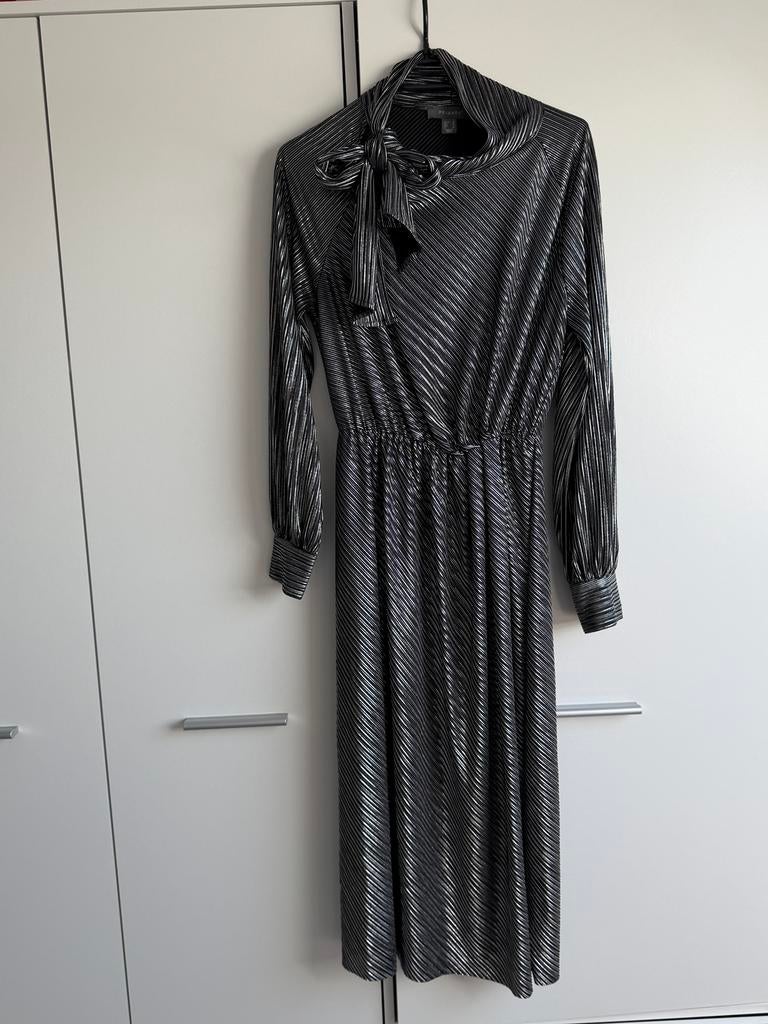 Robe élégante - neuve, jamais portée, Vêtements | Femmes, Neuf, Taille 38/40 (M), Enlèvement ou Envoi, Autres couleurs