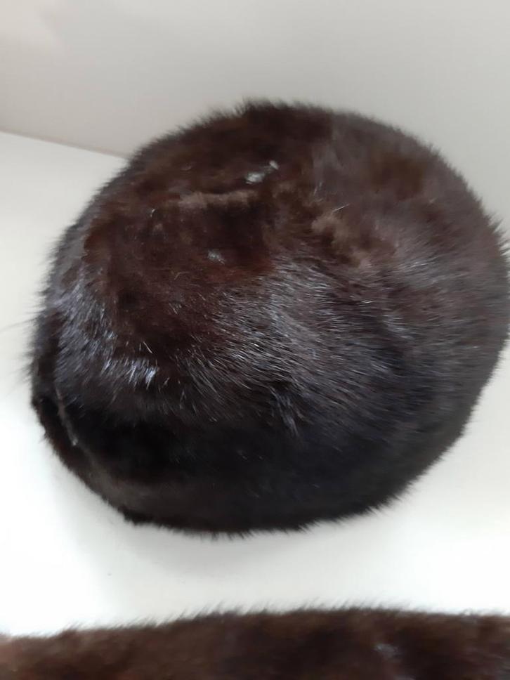 2 verschillende nerts hoeden met vison, Kleding | Dames, Hoeden en Petten, Hoed, Ophalen of Verzenden