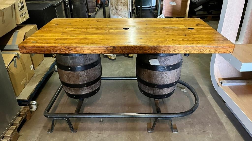 Industriële eiken tafel met wijnvaten onderstel, Ophalen, Gebruikt