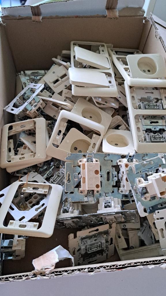 Niko schakelaars, Doe-het-zelf en Bouw, Elektriciteit en Kabels, Gebruikt, Schakelaar, Ophalen
