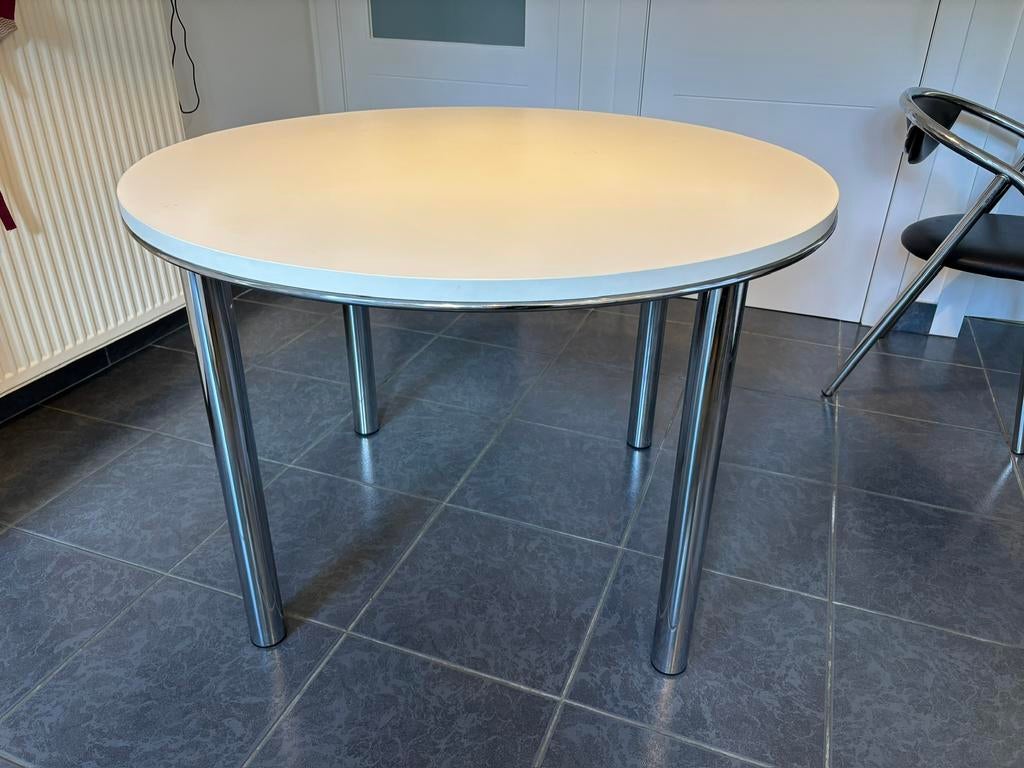 Ronde stevige keukentafel, Ophalen, Zo goed als nieuw
