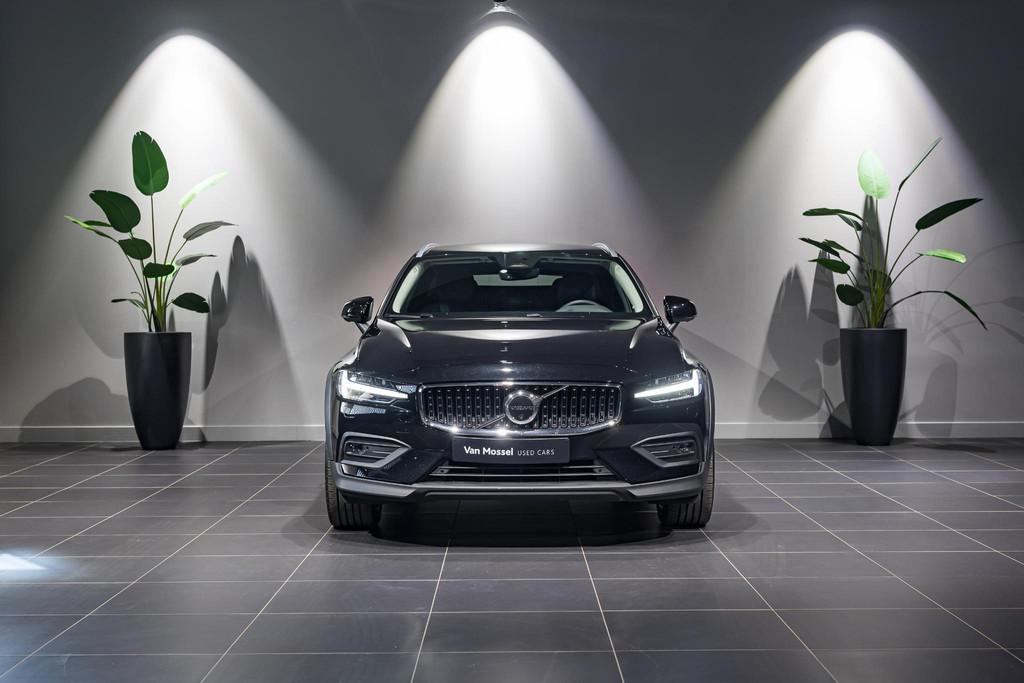 Volvo V60 Cross Country B4 D AWD Geartronic Pro, Autos, Entreprise, Entretenue par le concessionnaire, 1924 kg, 5 portes