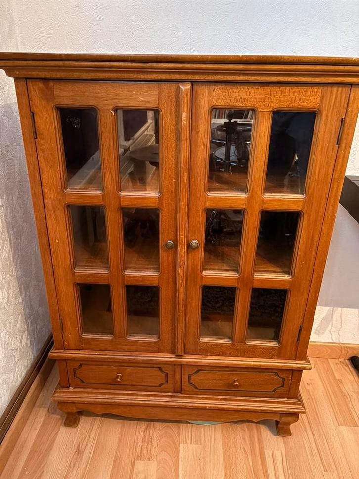 Meuble vitrine en bois, Maison & Meubles, Armoires | Vitrines, Comme neuf, Avec porte(s), Enlèvement