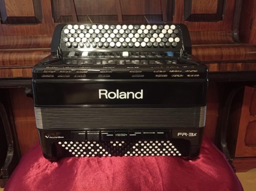 Knopaccordeon, Roland FR 3XB accordeon, USB,120 Bassen., Autres marques, Enlèvement ou Envoi, Comme neuf, Avec bretelles