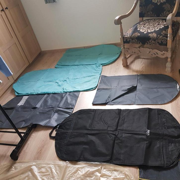 kledinghoezen, Kleding | Dames, Kledinghangers, Gebruikt, Kunststof, Kinderen en Volwassenen, Ophalen of Verzenden