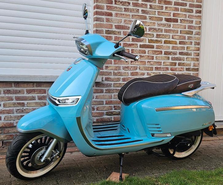 Scooter GTS levanti in absolute nieuwstaat, Fietsen en Brommers, Scooters | Piaggio, Nieuw, Klasse B (45 km/u), Ophalen