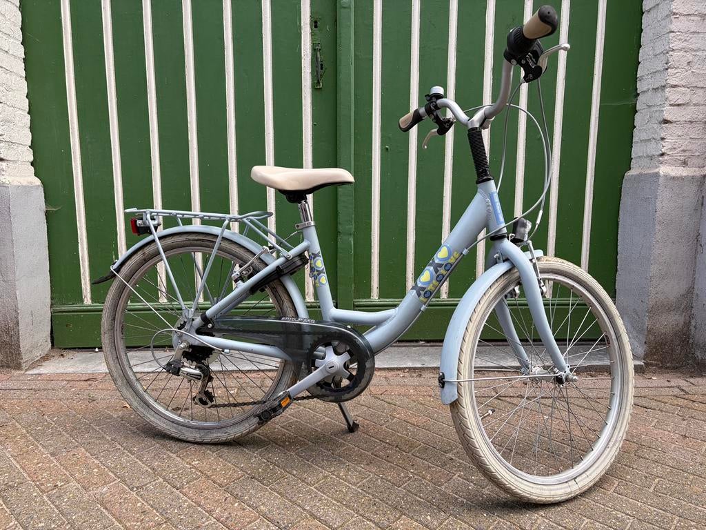Lichtblauwe meisjesfiets 22 inch, Ophalen, Zo goed als nieuw, 22 inch