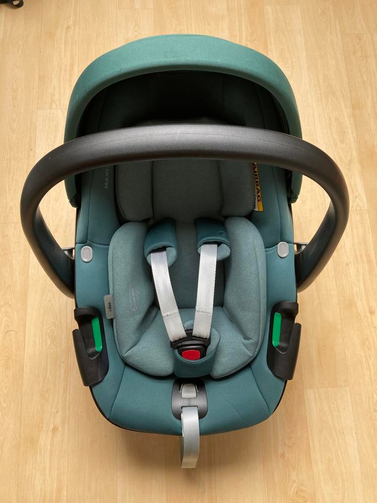 Maxi Cosi MC Pebble 360, essential green, Ophalen, Autogordel of Isofix, Verstelbare rugleuning, Zo goed als nieuw
