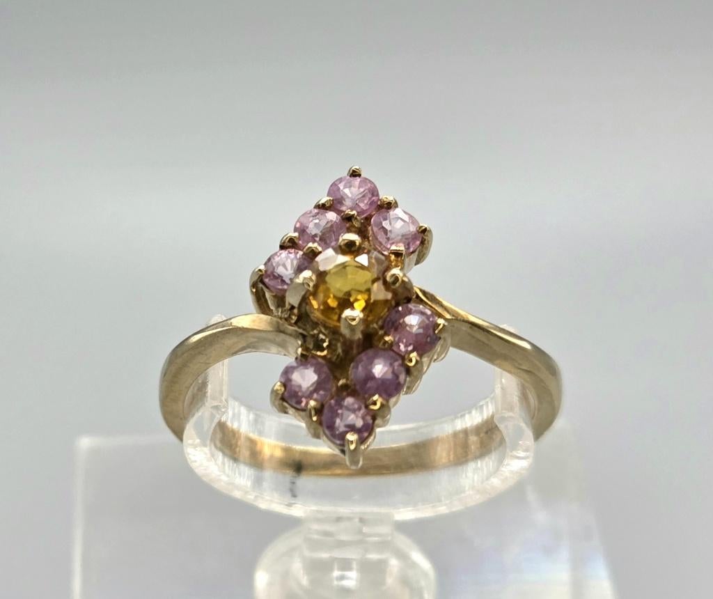 Gouden Vintage ring edelstenen saffier. 2026/214, Handtassen en Accessoires, Ringen, Zo goed als nieuw, Dame, 17 tot 18, Paars