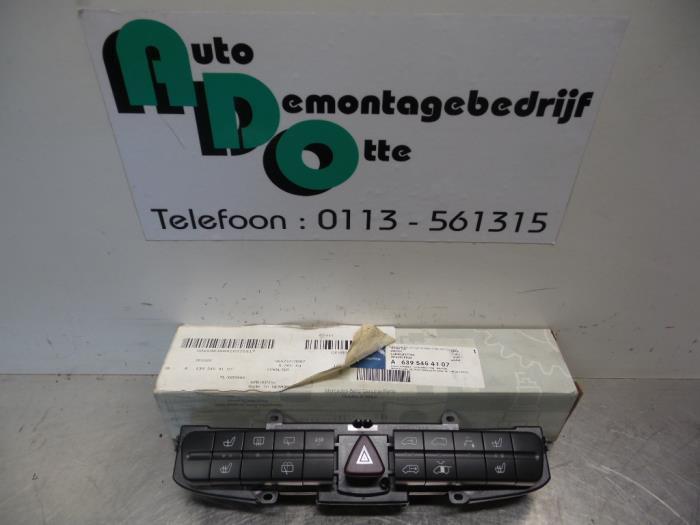 Commutateur éclairage d'urgence d'un Mercedes Vito (Vito 03, Autos : Pièces & Accessoires, Tableau de bord & Interrupteurs, Utilisé