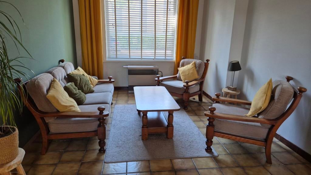 Complete set: Drie-zit + 2x een-zit + salontafel, Huis en Inrichting, Ophalen, Stof