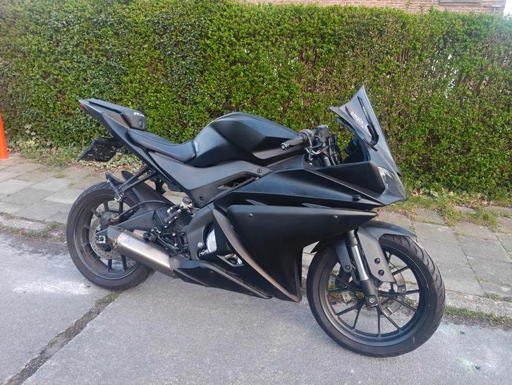 Yamaha yzfr 125cc 2015 met akrapovic uitlaat, Fietsen en Brommers, Brommers | Derbi, Ophalen of Verzenden