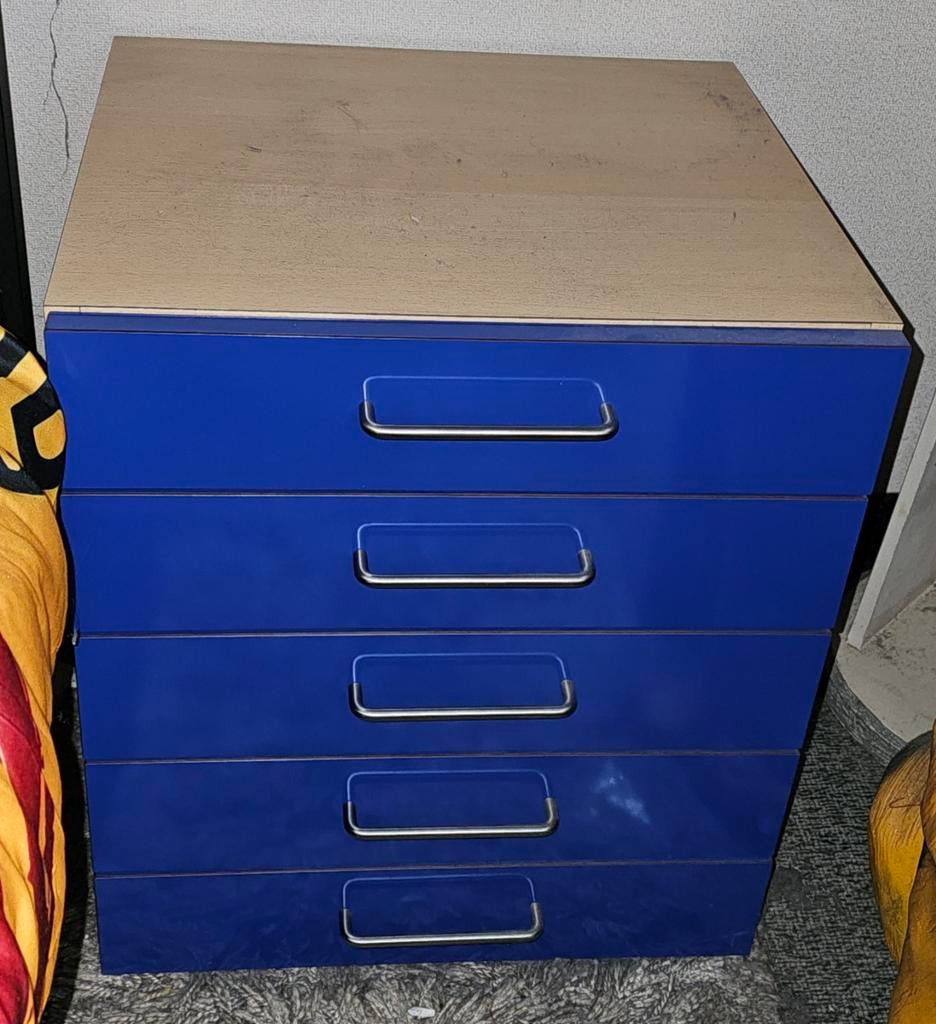 2 kleine nachtkastjes 50 cm hoog en 45 cm breed, Ophalen, Gebruikt