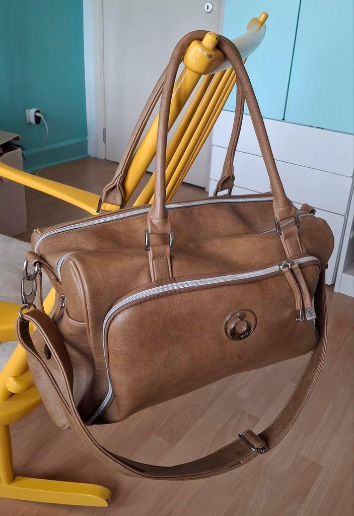 Luiertas Isoki bruin met toebehoren, Kinderen en Baby's, Luiertassen, Gebruikt, Schoudertas, Ophalen