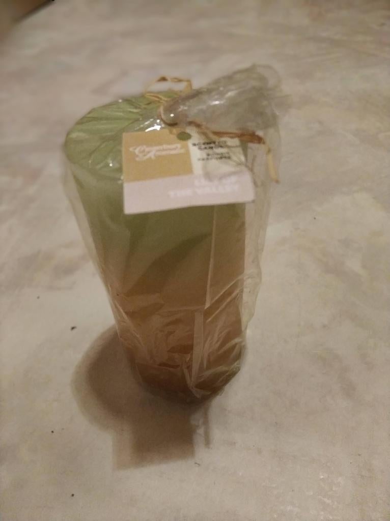 hoge pastel kleur kaars gaat van groen naar geel pastel, Huis en Inrichting, Ophalen of Verzenden, Nieuw, Groen, Kaars