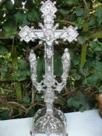 zeer oud metalen (verzilverd)kruisbeeld onder stolp+andere, Antiek en Kunst, Ophalen